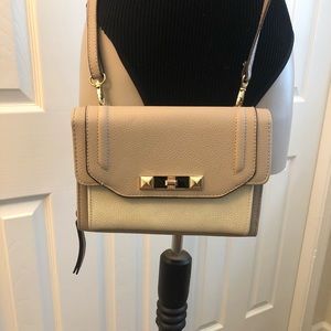 Jessica Simpson purse